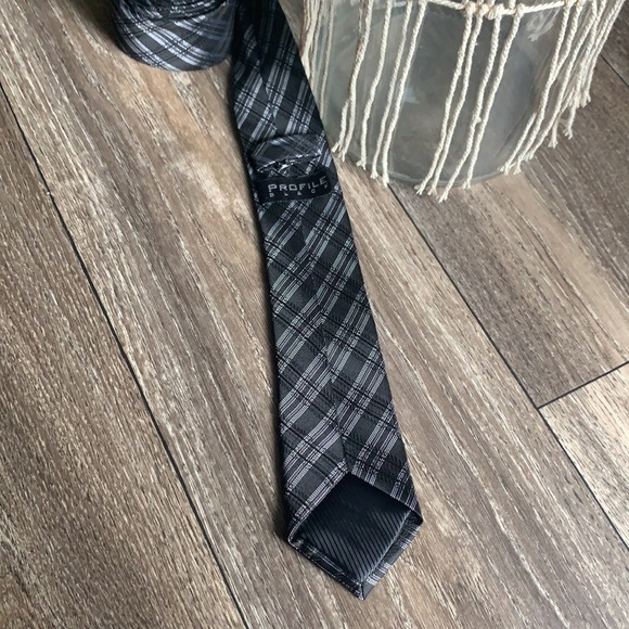 Men’s skinny Black and silver tie 👔 - Picture 2 of 4
